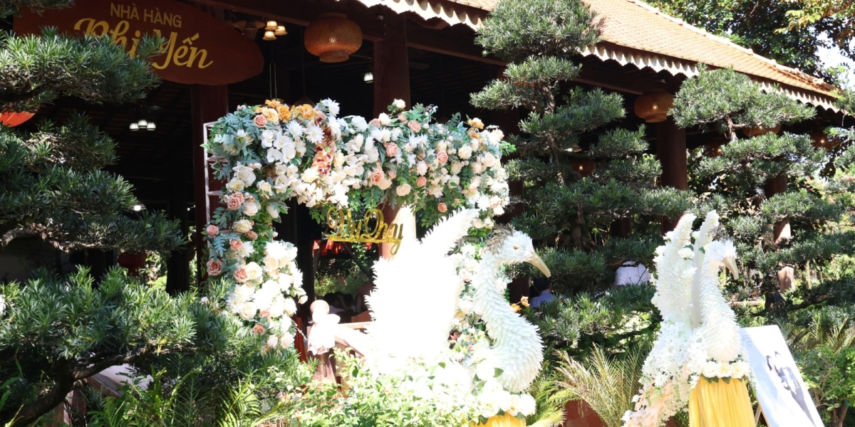 Tiệc Cưới Trong Sảnh