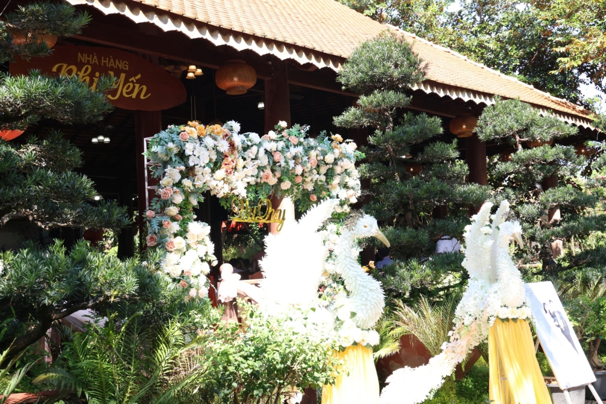 Tiệc Cưới Trong Sảnh