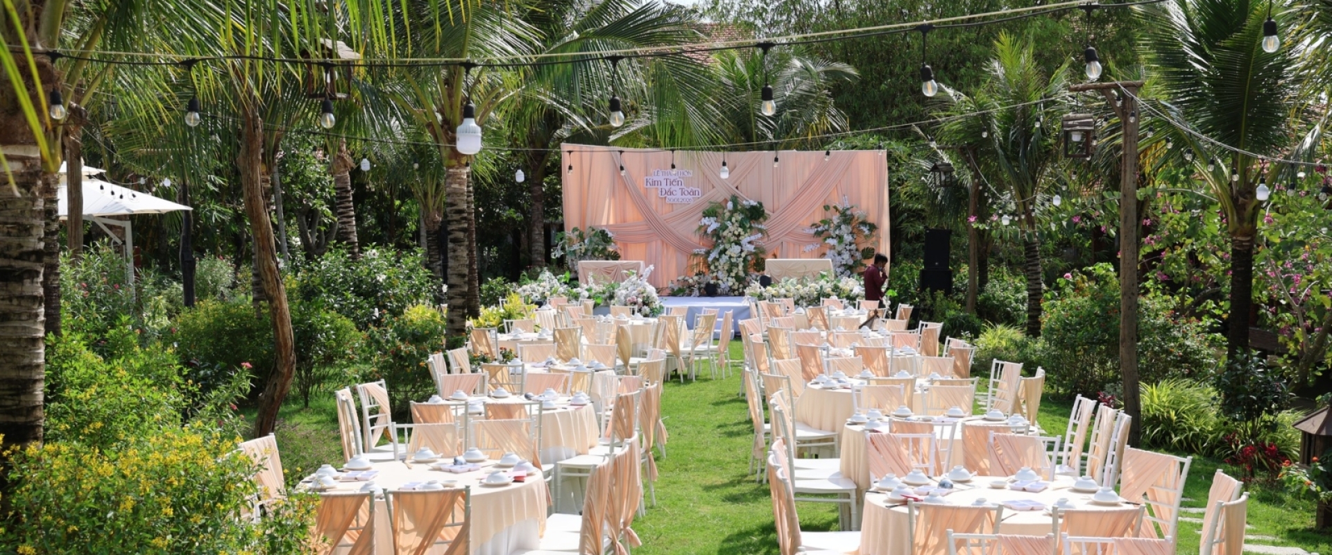 Tiệc Cưới Ngoài Trời